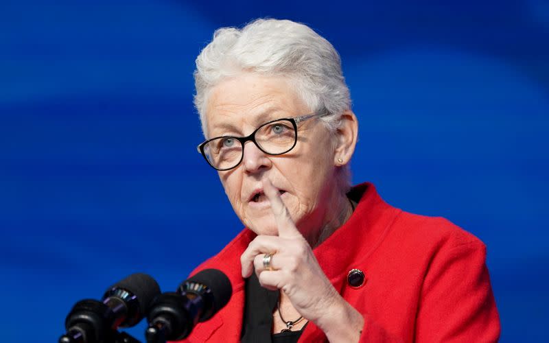 IMAGEN DE ARCHIVO: Gina Mccarthy, nominada por el presidente electo de Estados Unidos, Joe Biden, como asesora nacional sobre el clima, habla después de que Biden anunciara su nombramiento en Delaware