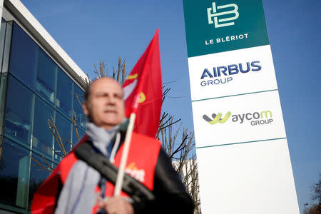 Unions members gather outside the Airbus Groupe site in Suresnes, near Paris, France, December 15, 2016. REUTERS/Benoit Tessier