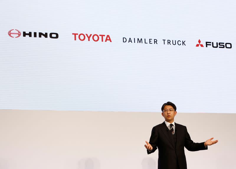 Toyota, Daimler in deal to combine Japan truck operations