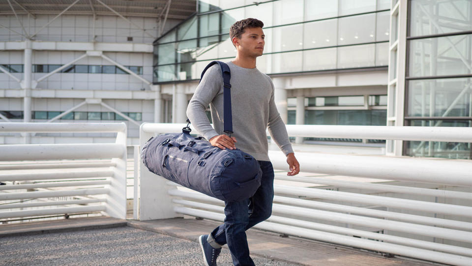 Get $25 off This Adjustable Three-in-One Travel Bag_1