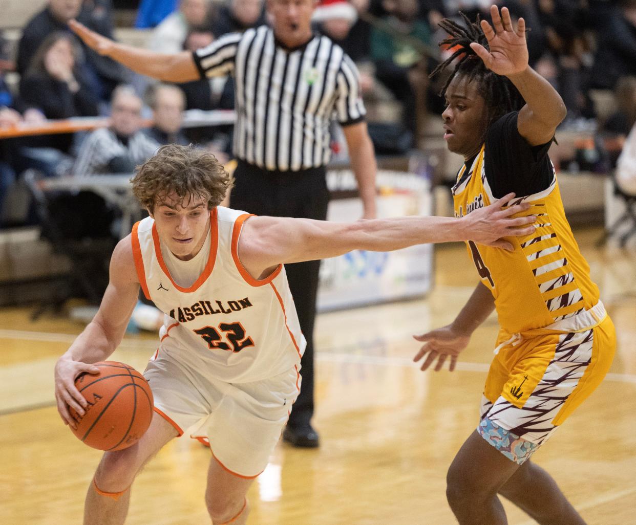 Massillon's Brady Manson drives against Walsh on Saturday.