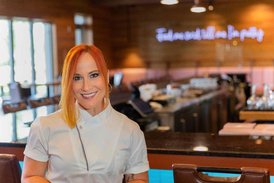 La chef Adrianne Calvo de Chef Adrianne's Vineyard Restaurant & Bar en Kendall en el Palms at Town & Country Mall en una foto de archivo de 2020 fue la ganadora de la encuesta Chef Showdown del Miami Herald.