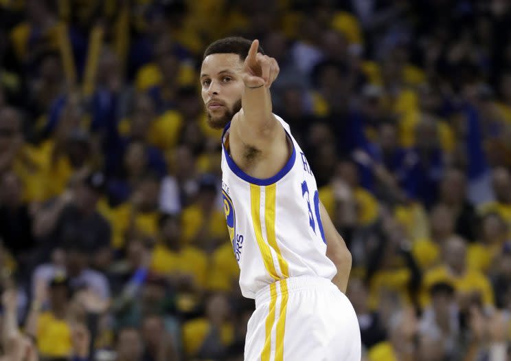 Stephen Curry and the Warriors exploited the absence of Kawhi Leonard and crushed the Spurs in Game 2. (AP)