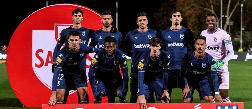 Le Belenenses a déclaré forfait au retour des vestiaires samedi soir. Il n'y avait plus que six joueurs aptes à jouer.
