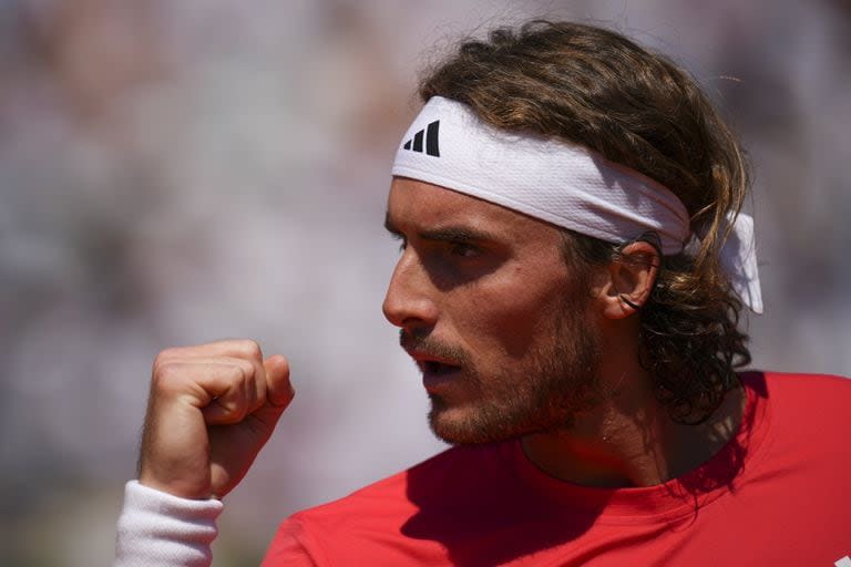 Stefanos Tsitsipas sacó al tenista de mejor presente, el italiano Jannik Sinner: el griego va por su tercer título de Montecarlo