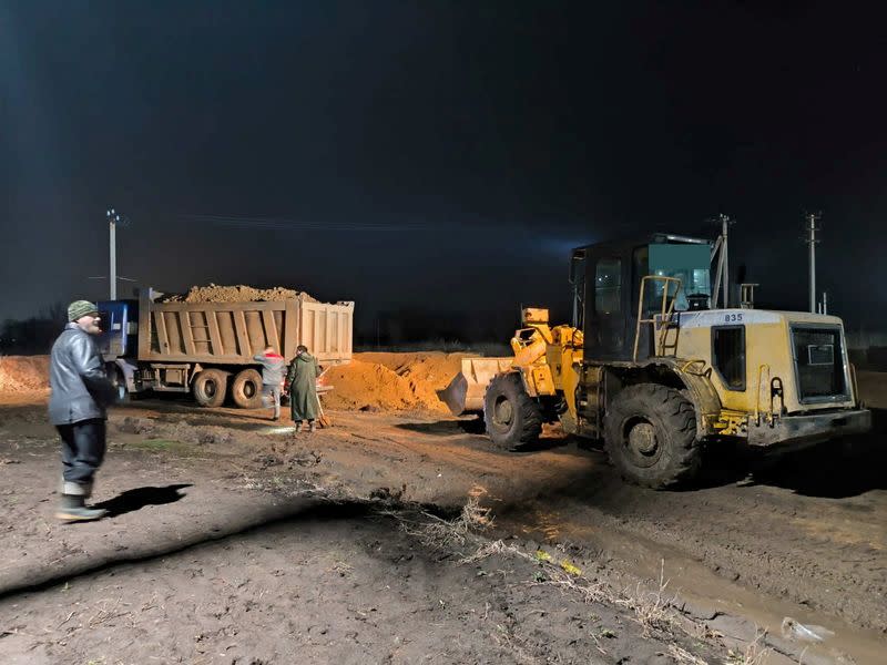 Russian villagers build homemade dam to keep out floods, in Orenburg region