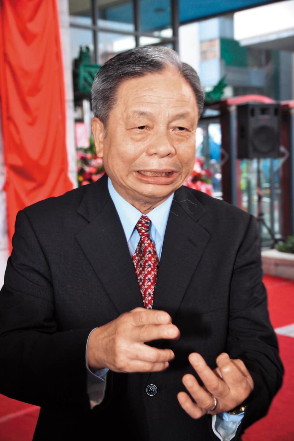 前港務公司董事長蕭丁訓，將委外業務改為「通通有獎」。（中央社）