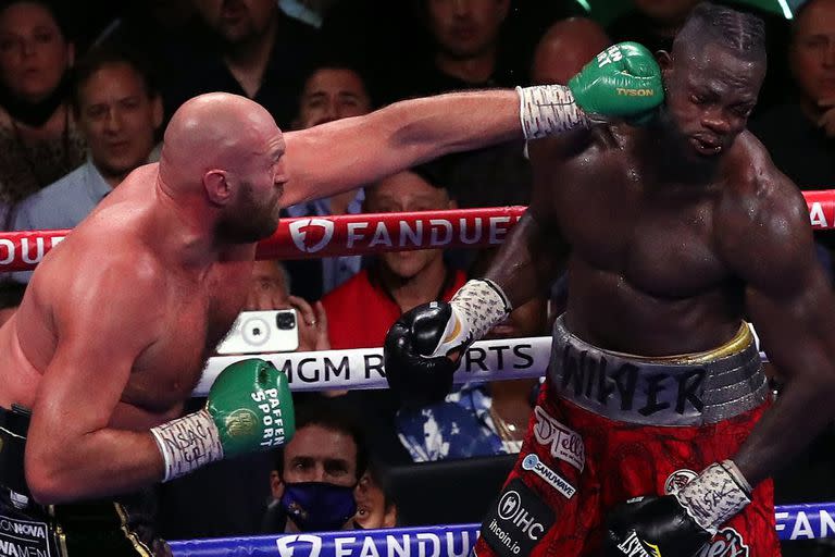 Tyson Fury castiga a Deontay Wilder en un combate memorable