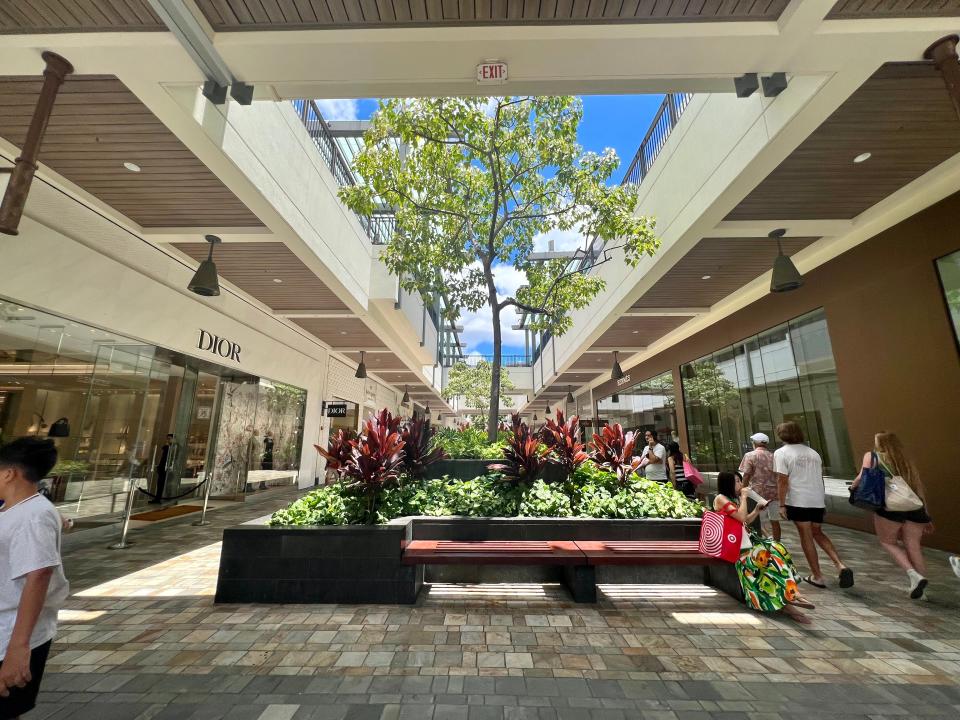 Ala Moana Center courtyard outdoor mall