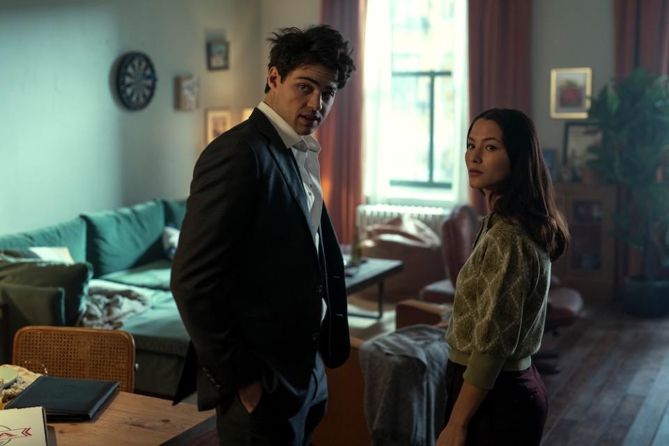 The Recruit. (L to R) Noah Centineo as Owen Hendricks, Fivel Stewart as Hannah Copeland in episode 105 of The Recruit. Cr. Philippe Bossé/Netflix © 2022