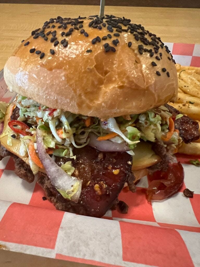 Fernson and Wagoo Burger's The Big Zing for the 2023 Downtown Sioux Falls Burger Battle.
