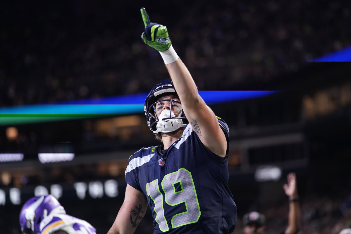 Seattle Seahawks quarterback Drew Lock throws during the NFL football  team's training camp Wednesday, July 26, 2023, in Renton, Wash. (AP  Photo/Lindsey Wasson Stock Photo - Alamy