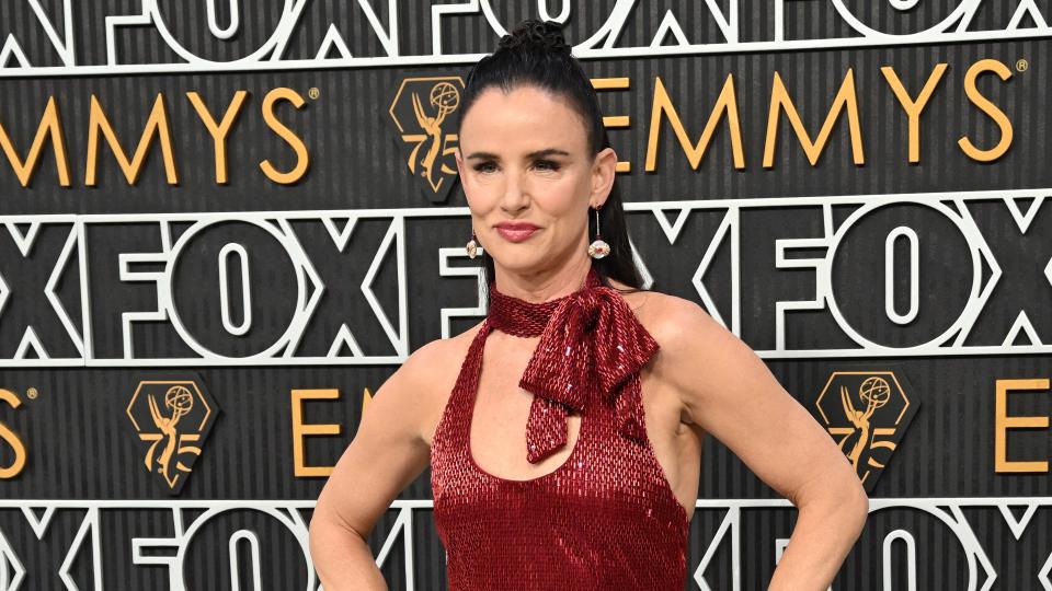 Juliette Lewis' Bold Blue Hair Steals the Show at the 2019 Emmys - wide 2