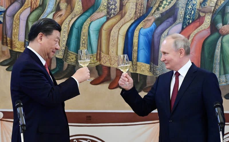 FILE PHOTO: Russian President Vladimir Putin and Chinese President Xi Jinping attend a reception in Moscow