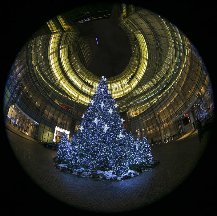 <p>The Christmas tree outside the Bloomberg Tower in New York City. (Gordon Donovan/Yahoo News) </p>