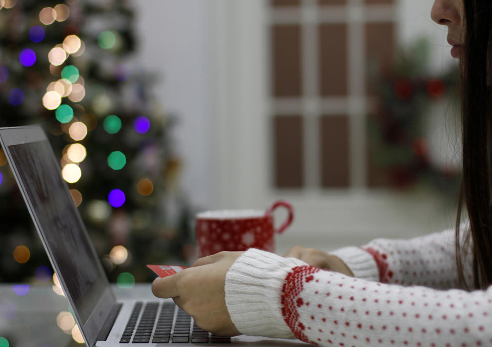 Las compras ahora son mixtas, muchas se hacen en línea, pero las tiendas no se abandonan. (Getty)