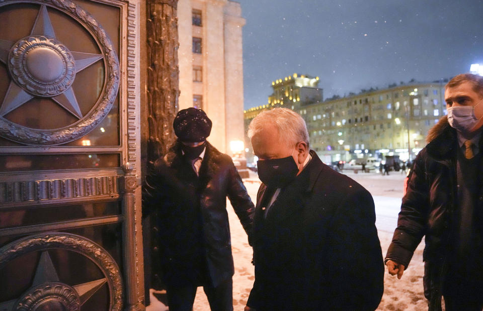 Image: (Alexander Zemlianichenko / AP)