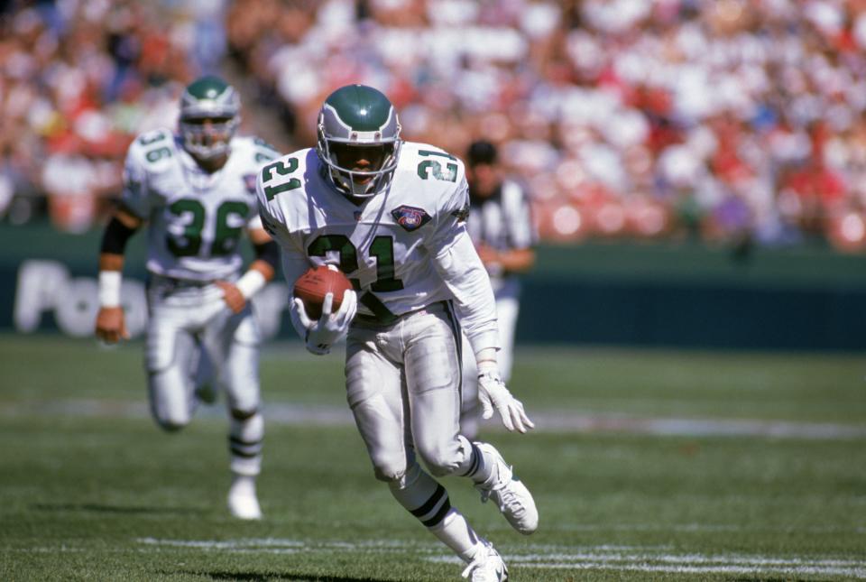 Cornerback Eric Allen #21 of the Philadelphia Eagles runs with the ball during a game against the San Francisco 49ers at Candlestick Park on October 2, 1994 in San Francisco.  The Eagles won 40-8.