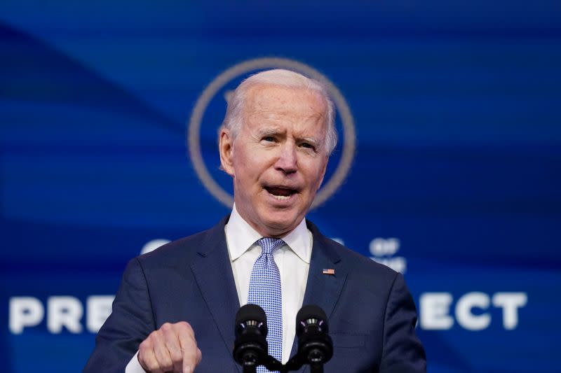 El presidente electo de Estados Unidos, Joe Biden, habla sobre las protestas que tienen lugar en y alrededor del Capitolio de Estados Unidos, en Washington DC, mientras el Congreso de Estados Unidos celebró una sesión conjunta para certificar los resultados de las elecciones de 2020, en una conferencia de prensa en su sede de transición en Wilmington, Delaware, Estados Unidos