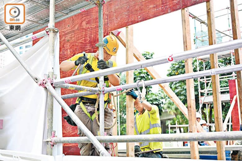 建造業輸入勞工計劃首輪共接獲26份申請，涉及輸入5,200多名勞工。