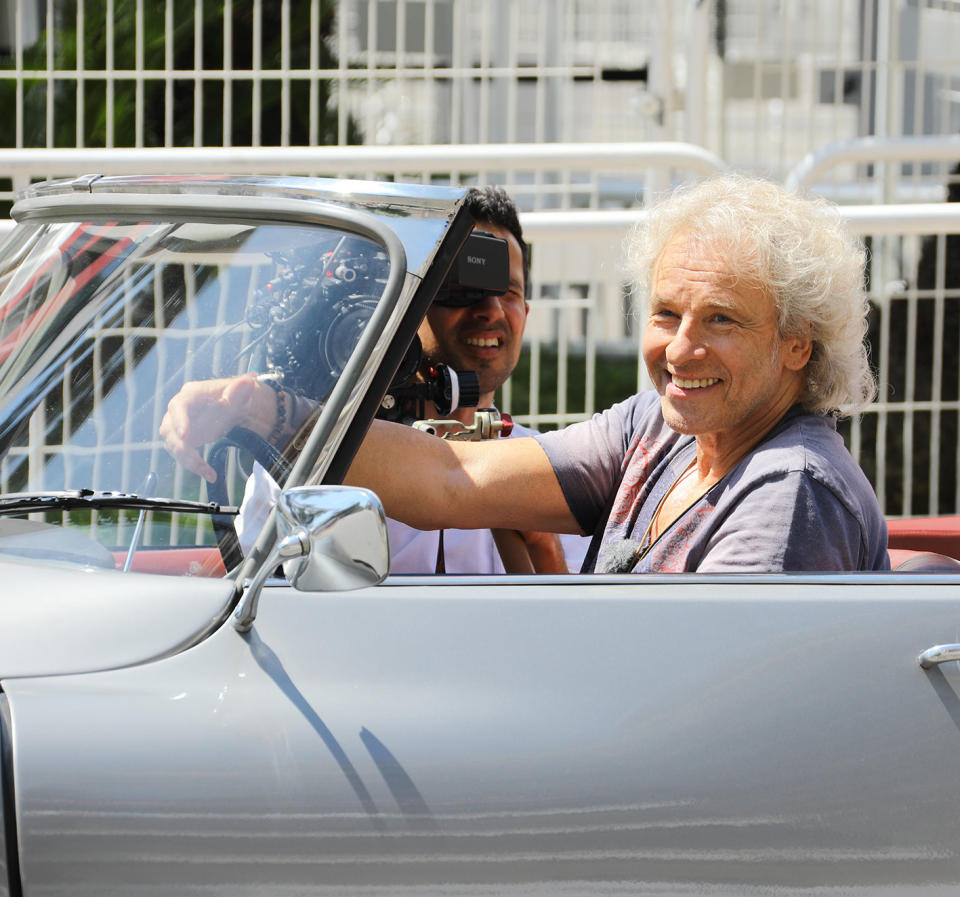 <p>Moderator Thomas Gottschalk fährt gemeinsam mit einem Kameramann am berühmten Palais des Festivals in Cannes vorbei. Für welches Projekt der Moderator zur Zeit an der französischen Côte d’Azur dreht, ist nicht bekannt. Spaß hat… (Bild: ActionPress) </p>