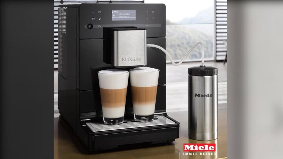 除了打響市場知名度的洗碗機，Miele也推出咖啡機、烤箱等家電產品。（圖／翻攝自官方粉專）