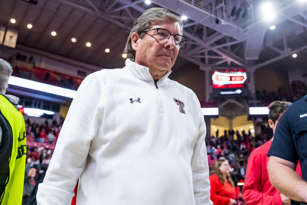 Texas Tech head coach Mark Adams steps down amid suspension over exchange  with player