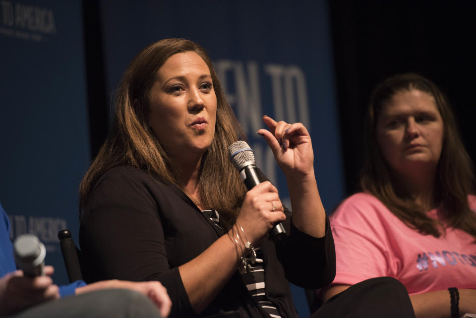 Amanda Dietz speaks to the audience.