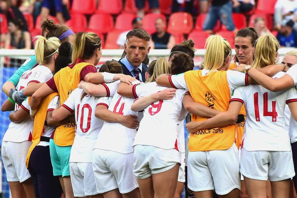 VALENCIENNES, FRANCE - JUNE 23:  (C) England coach Phil Neville celebrate with his players at the end of the 2019 FIFA Women's World Cup France Round Of 16 match between England and Cameroon at Stade du Hainaut on June 23, 2019 in Valenciennes, France.  (Photo by Pier Marco Tacca/Getty Images)