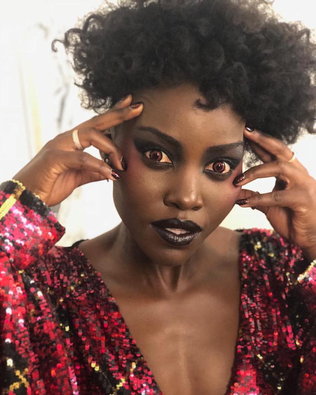 Ella compartió el estrambótico look con sus seguidores. Instagram @lupitanyongo