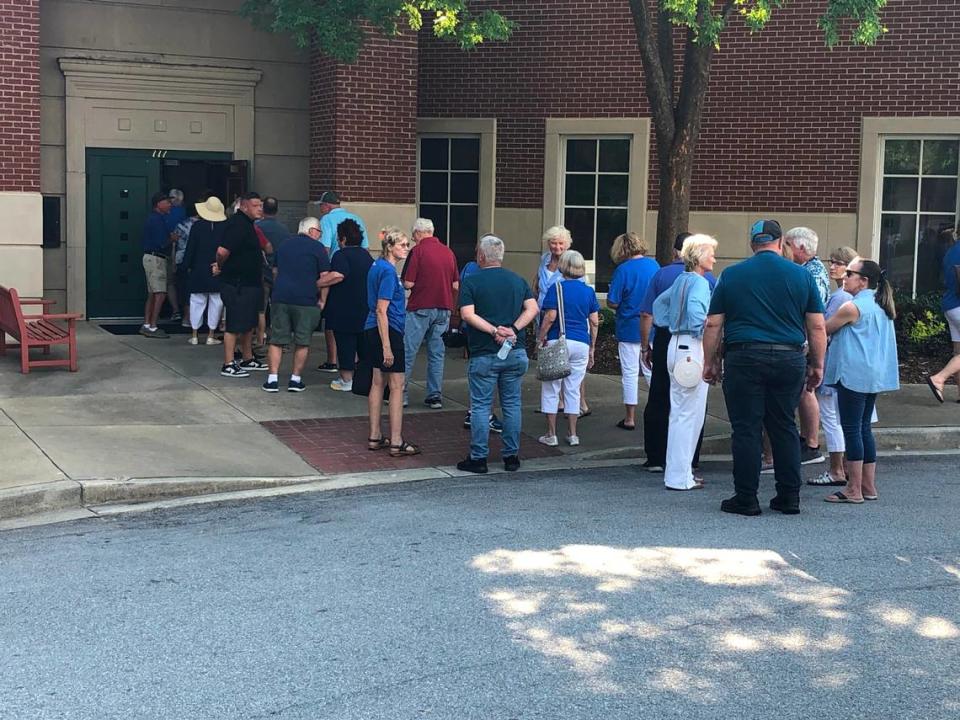The line to attend Wednesday’s joint meeting between Lexington Town Council and Lexington County Council about the Smallwood Cove development stretched into the town hall parking lot. A couple hundred people concerned about development around the lake overflowed the meeting room. Bristow Marchant/bmarchant@thestate.com