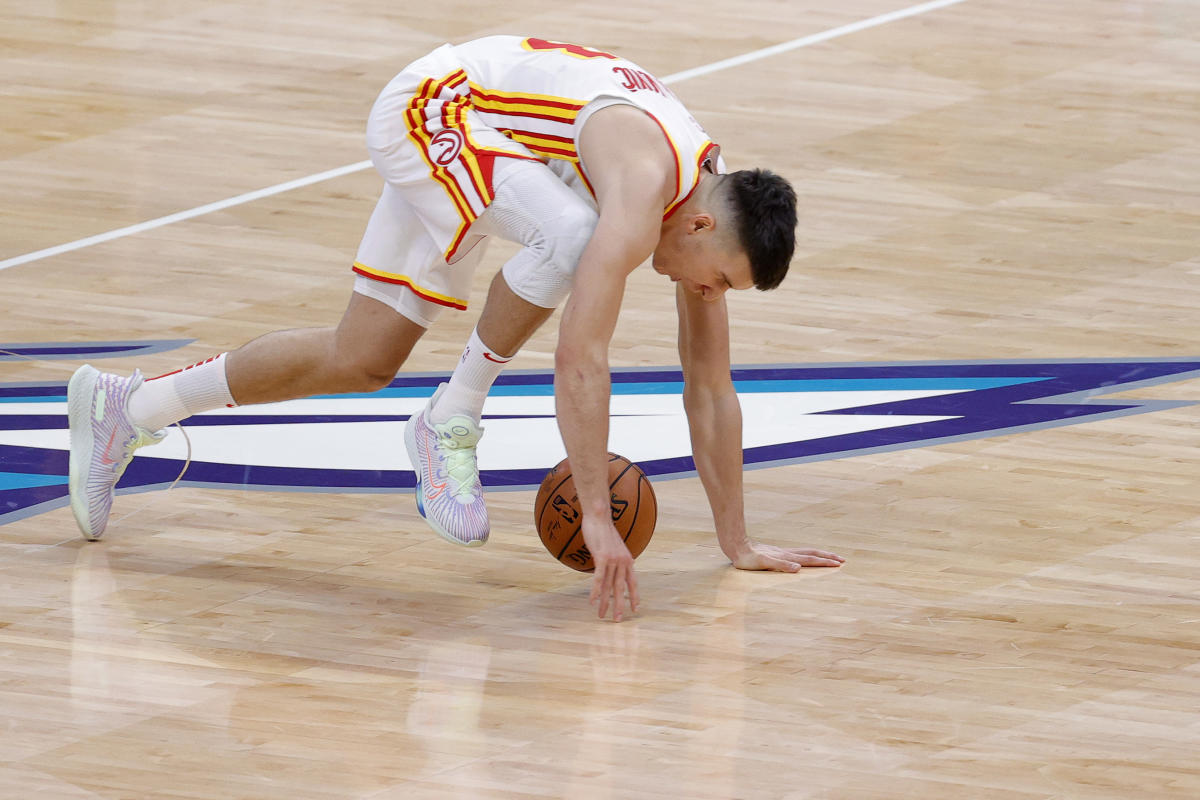 Bogdan Bogdanovic diagnosed with avulsion fracture, bone bruise in right  knee - Peachtree Hoops