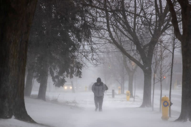 Cold weather front hits Toronto