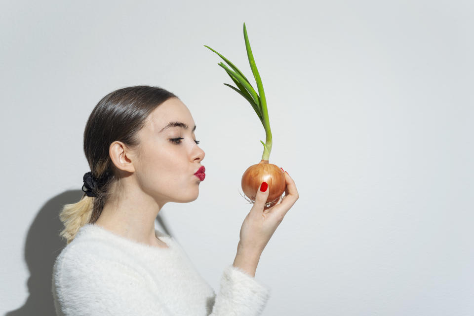 La cebolla cuenta con muchos nutrientes como vitaminas y flavonoides. (Getty Creative)