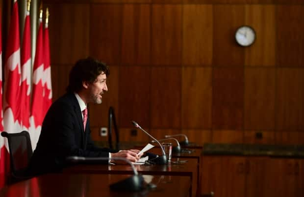 Prime Minister Justin Trudeau has seen his approval ratings drop in recent weeks, but the Liberal Party he leads still holds an edge in the polls over the Conservatives. (Sean Kilpatrick / Canadian Press - image credit)