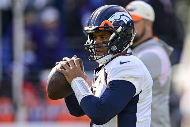 QB Ben DiNucci plans to sign futures deal Monday to remain with Broncos in  2024, Denver Broncos