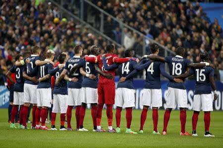 France's players observe a minute of silence for the victims of the Germanwings Airbus A320 plane crash in the French Alps, prior to their international friendly soccer match against Brazil at the Stade de France, in Saint-Denis, near Paris, March 26, 2015. REUTERS/Charles Platiau