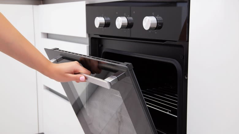 hand opening oven