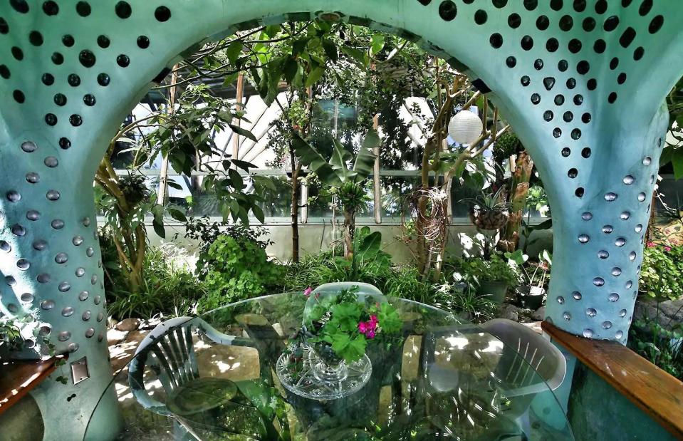 <p>Earthship Biotecture</p>