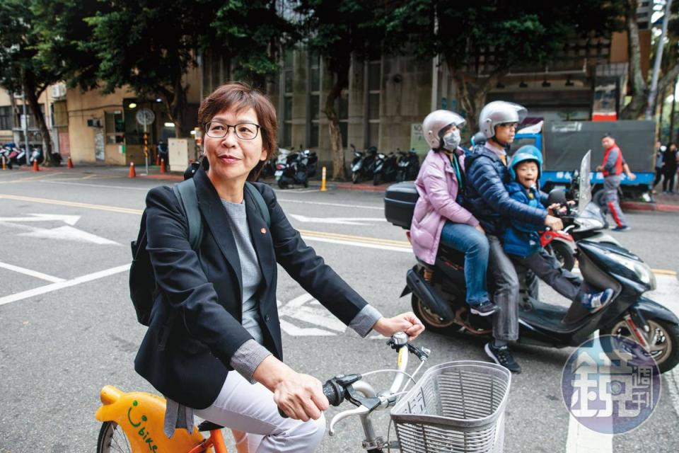 蔡壁如重視環保，強調自己不用汽、機車，平日搭捷運、騎Ubike或走路通勤。