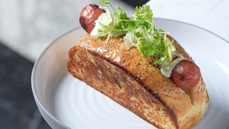 Bar Pendry Chicago hot dog