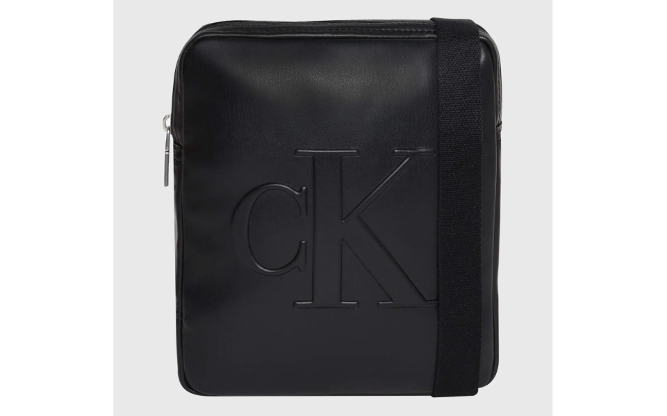 Crossbody hombre Calvin Klein, regalo de San Valentín. (Foto Calvin Klein)