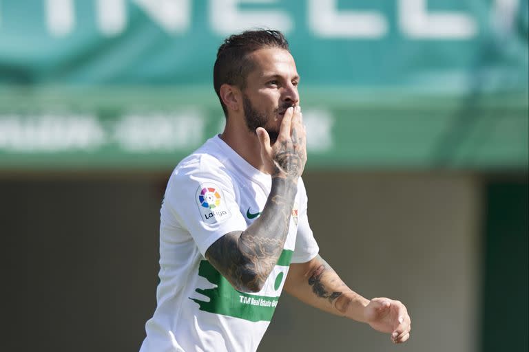 Benedetto, en Elche, celebra tras anotar el primer gol de su equipo durante el partido ante Celta