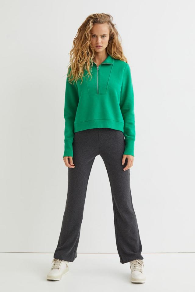 Emily Ratajkowski wore $170 Alo Yoga flared leggings: 11 affordable dupes  for less