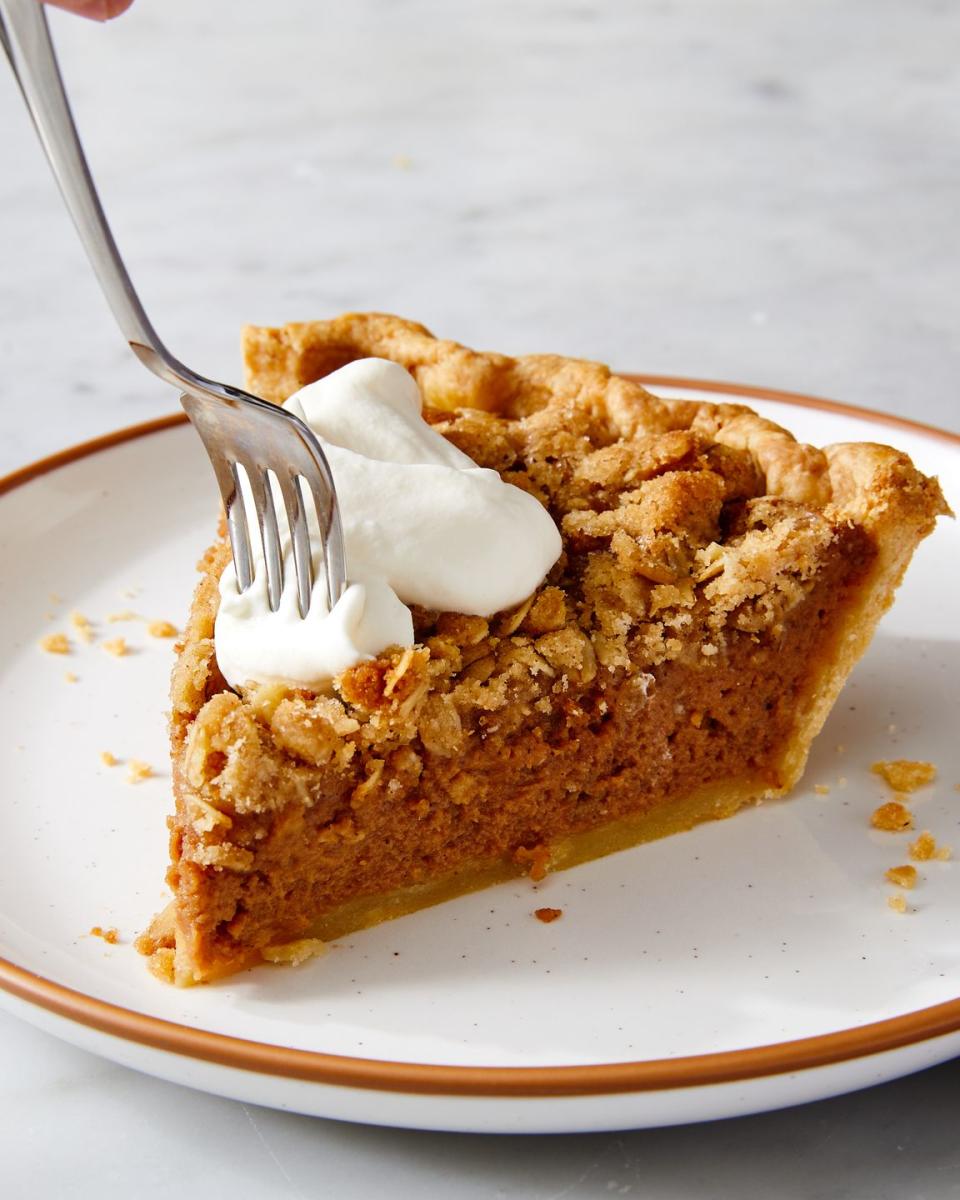 apple butter pie with crumble topping