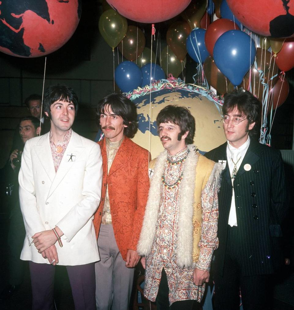 Los Beatles ocuparon los primeros cinco lugares de los singles de la revista Billboard y a partir de entonces, de Japón a México, de Holanda a Australia y de Francia a Canadá.
