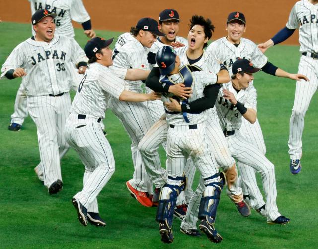 World Baseball Classic crowns Japan, teases Marlins with fan