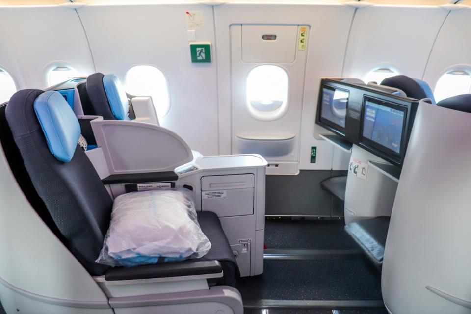 Onboard La Compagnie's Airbus A321neo — La Compagnie Airbus A321neo Tour