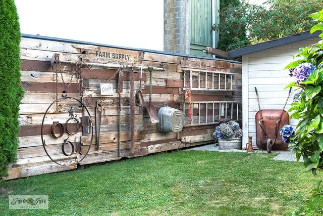 <p><a href="https://www.funkyjunkinteriors.net/reclaimed-wood-tool-fence-with-farm-supply-sign/" data-component="link" data-source="inlineLink" data-type="externalLink" data-ordinal="1" rel="nofollow">Funky Junk Interiors</a></p>