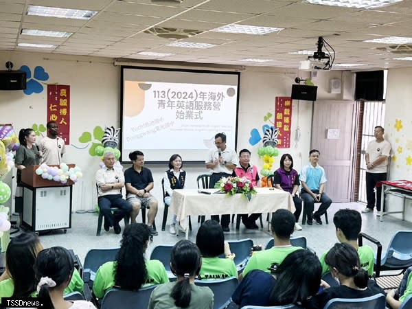 「海外青年英語服務營」於魚池鄉魚池國小開幕儀式。（圖：南投縣府提供）